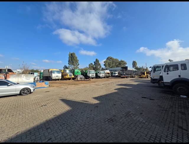 1,900M² FACTORY TO LET IN MOREHILL
